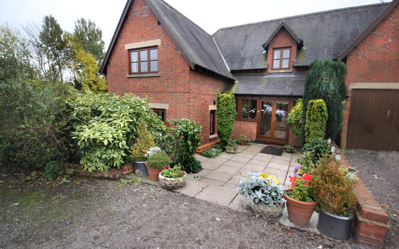 Castle Farmhouse Bed And Breakfast Glenfield Exterior foto